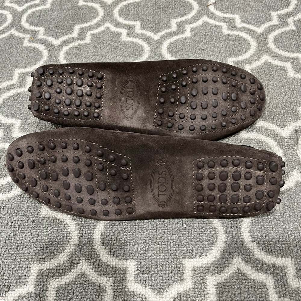 Tod’s Gommino Driving Shoes in Brown Suede - Picture 5 of 6